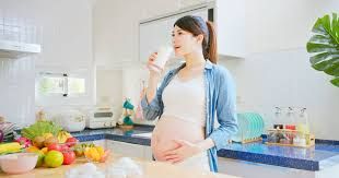 Vì sao mẹ bầu cần bổ sung sữa trong thai kỳ