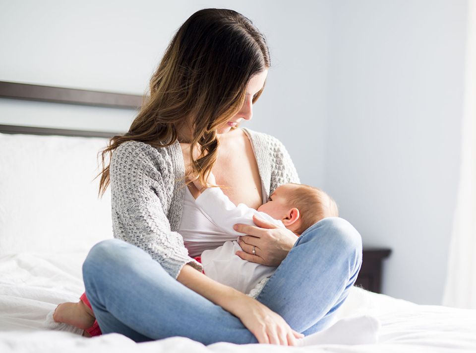 Chăm sóc mẹ sau sinh: 9 điều kiêng cữ mẹ cần tránh