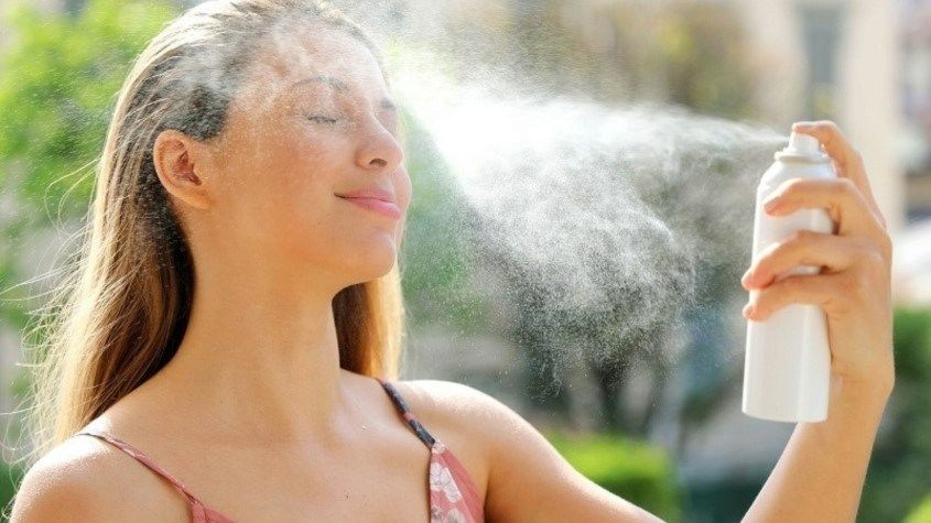 Kết hợp xịt khoáng vào quy trình skincare cho bà bầu